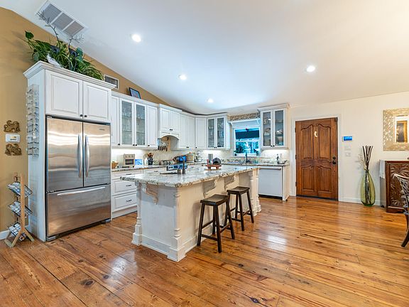 5th image of 304 SW INDIAN GROVES Drive