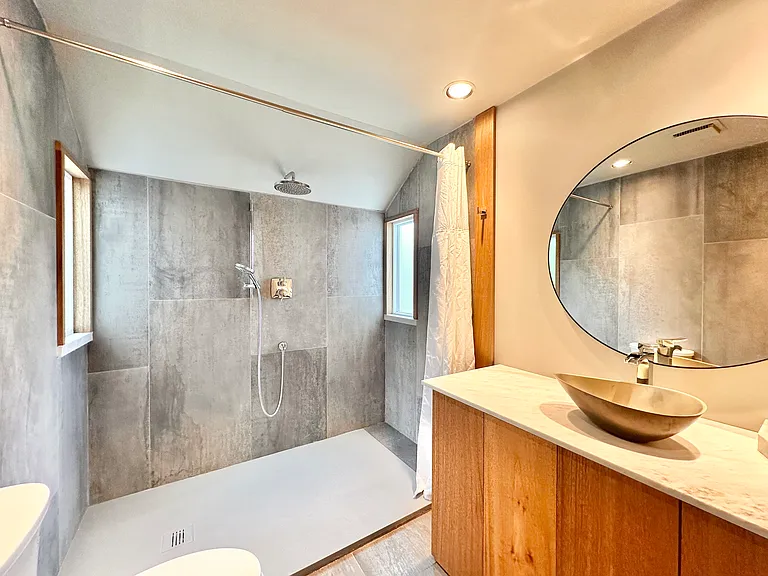 221 N Magee St — Photo 17