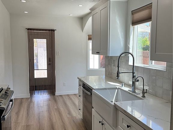 3rd image of 225 Andre St