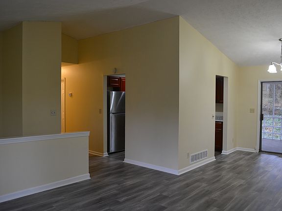 5th image of 1510 Country Downs Dr