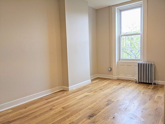 5th image of 431 Menahan St #A