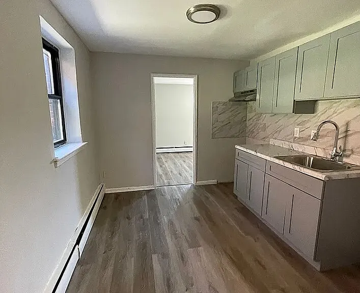 903 E Cliveden St — Photo 6