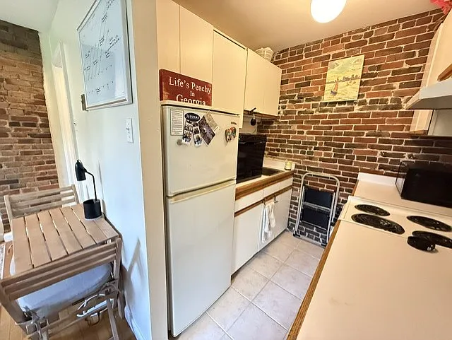 50 Phillips St #6 — Photo 6