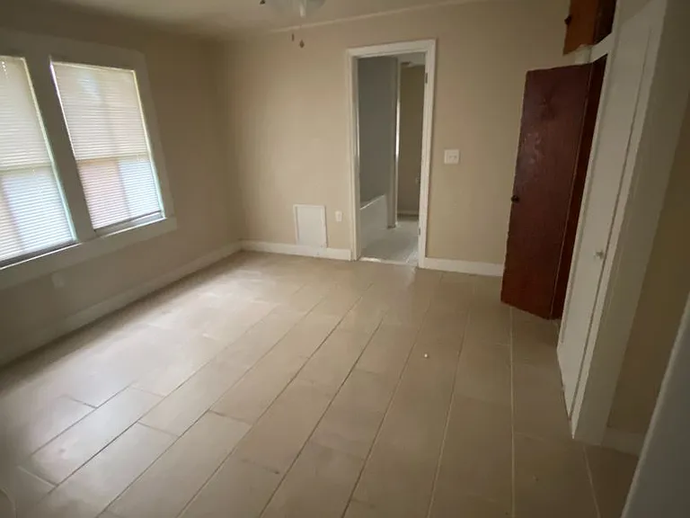 1144 Howard St — Photo 8