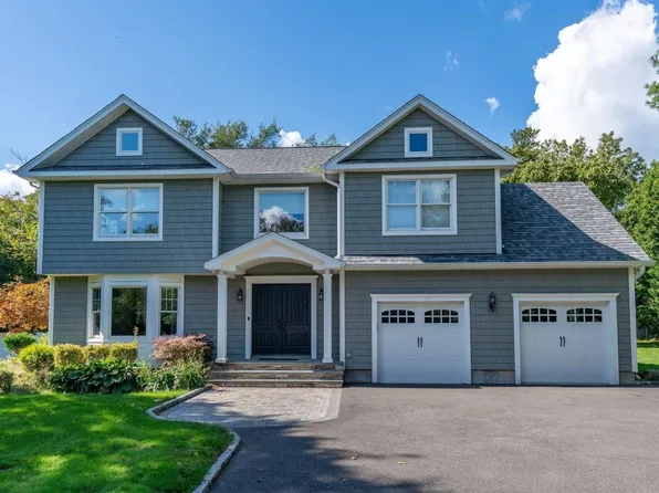 45 Colgate Lane, Woodbury, NY 11797