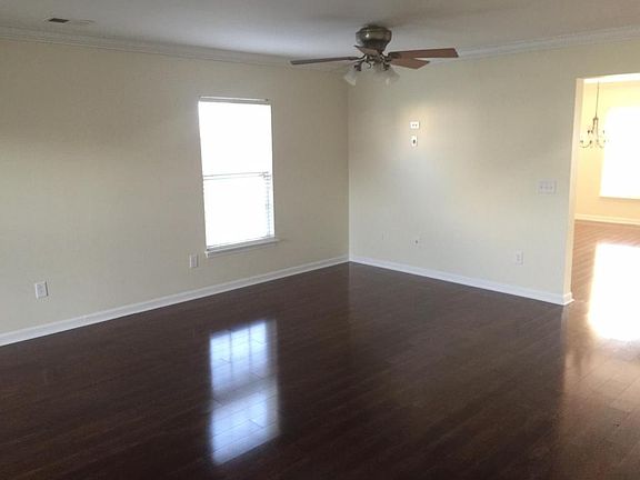 3rd image of 107 Walton Pl