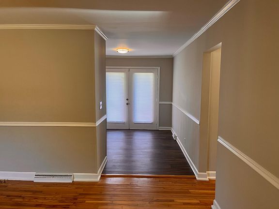 3rd image of 107 Folkstone St