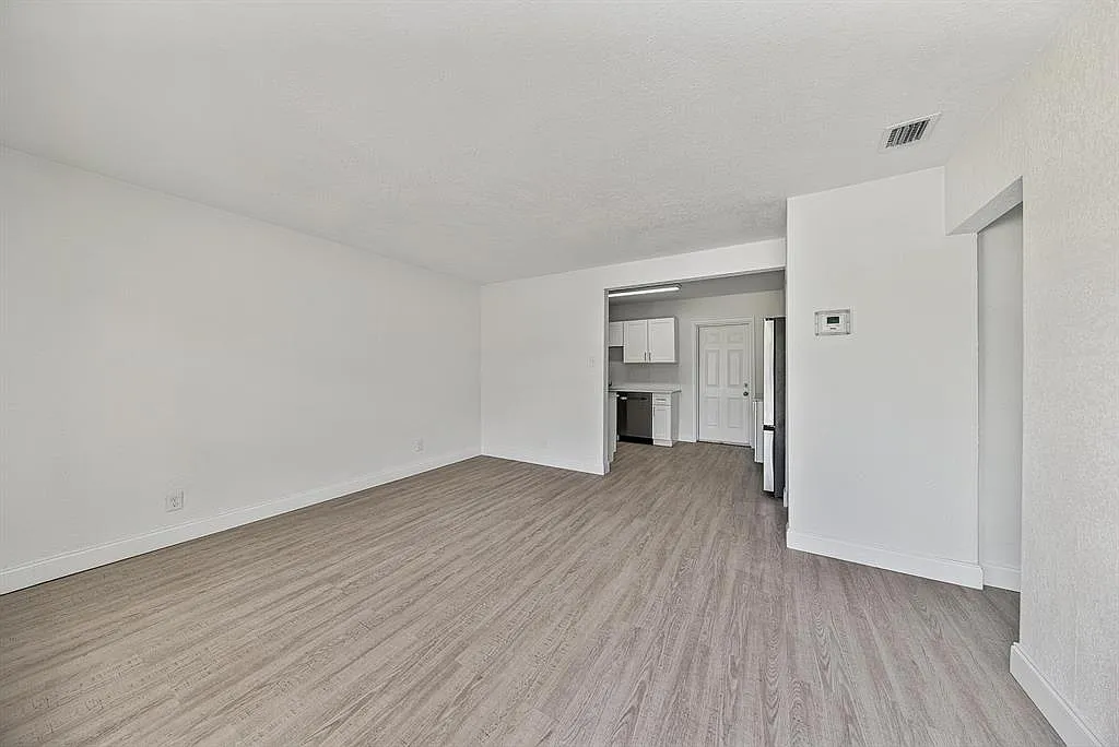 4 bed, 1194 sqft, $4,150 — Photo 3