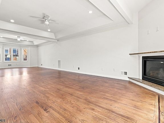 5th image of 97 Astor St