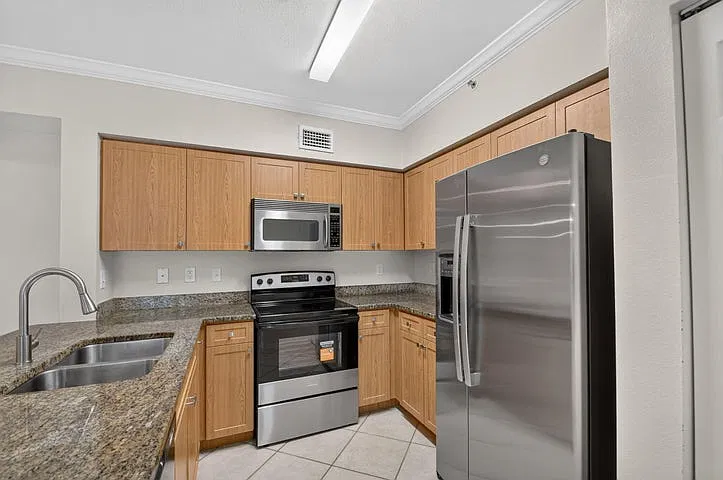 6370 Emerald Dunes Dr #203