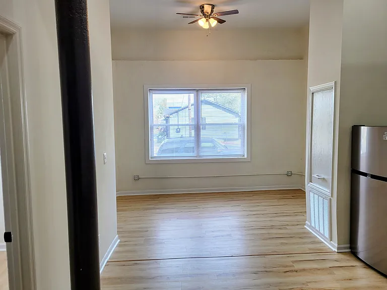 828 Campbell St — Photo 20