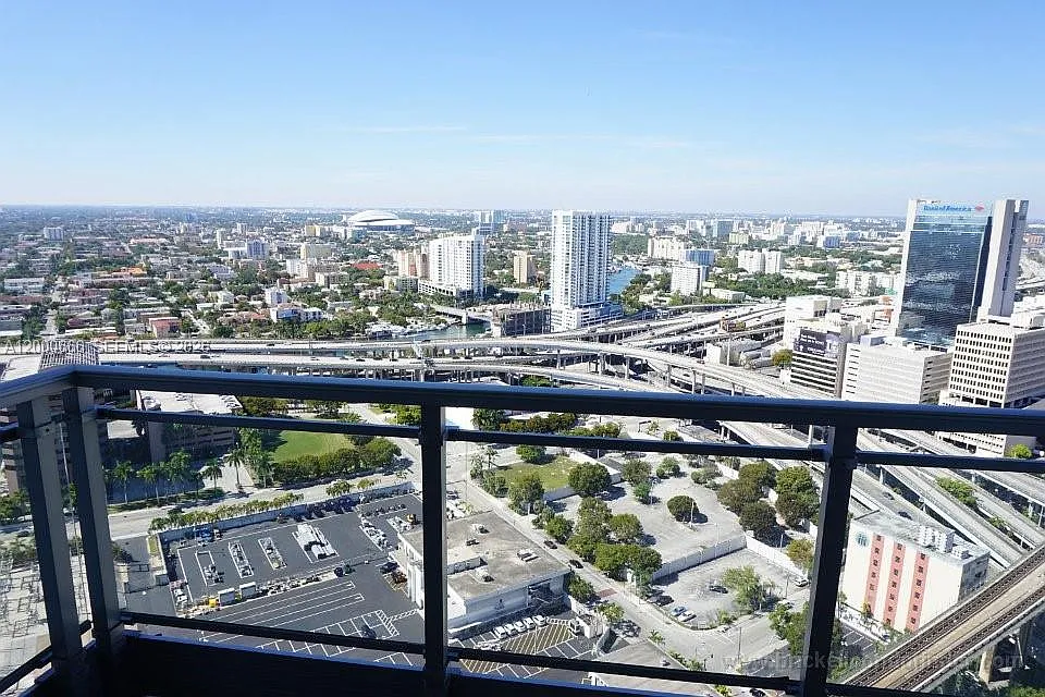 Ivy Condo — Photo 1