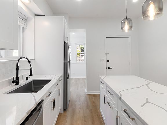 3rd image of 1916 W Wabansia Ave Unit 3