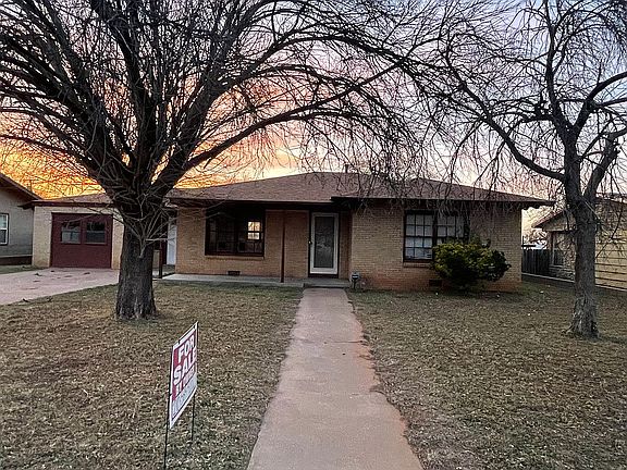 3rd image of 807 Crescent Dr