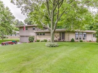 7055 N Crossway Rd, Fox Pt, WI 53217