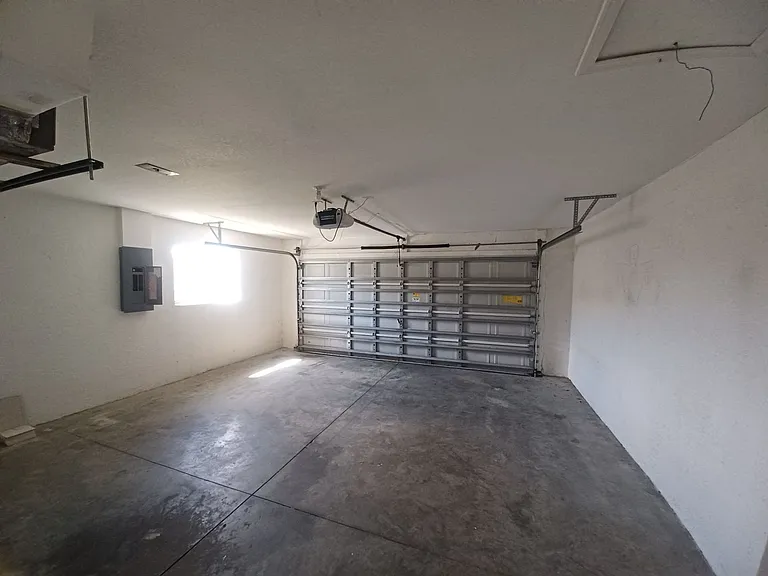 17 NE 16th Pl — Photo 15
