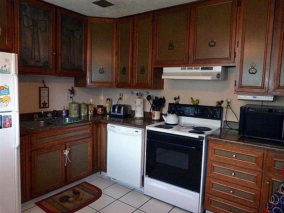 3rd image of 38 Stanton Ct