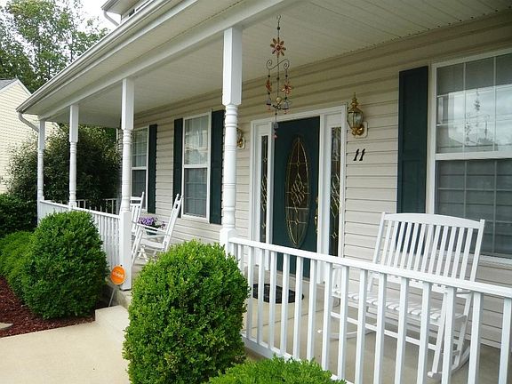 3rd image of 11 Regal Ct