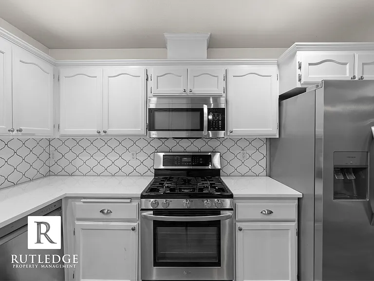 1013 Hope Dr — Photo 13