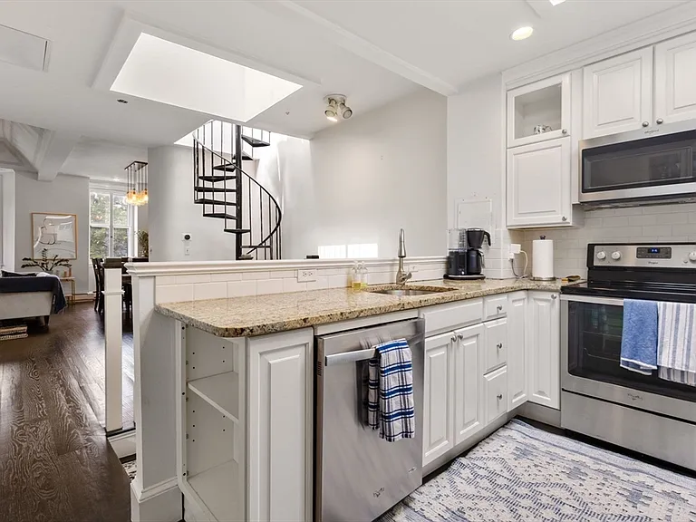 230 Marlborough St #4 — Photo 7
