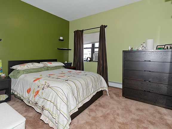 3rd image of 613 Halsey St