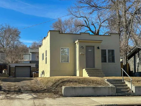 1110 Valley St, Minot, ND 58701