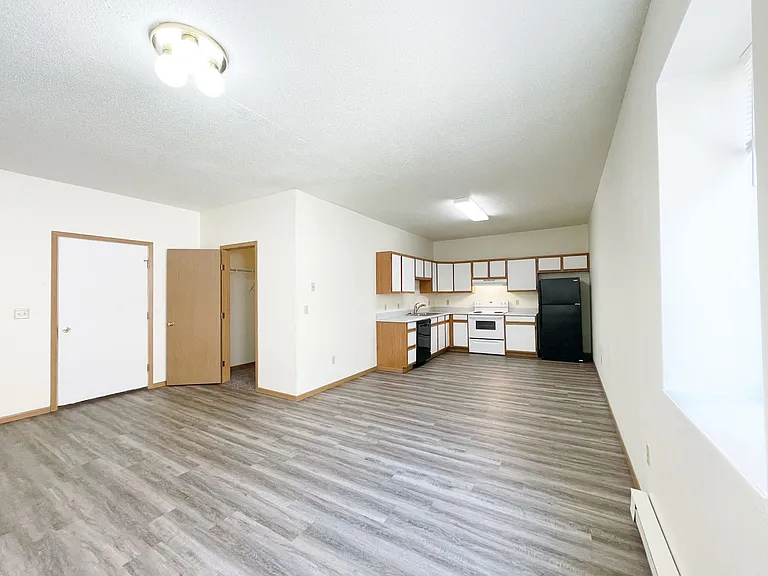6 North Main Street - Downtown apartments on second floor above commercial spaces. — Photo 2
