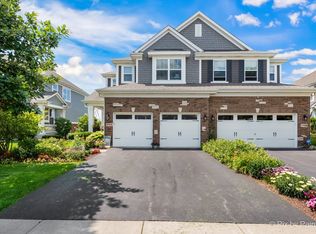 27W179 Breme Dr W, Warrenville, IL 60555