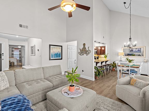 4th image of 19843 Henderson Rd Unit L