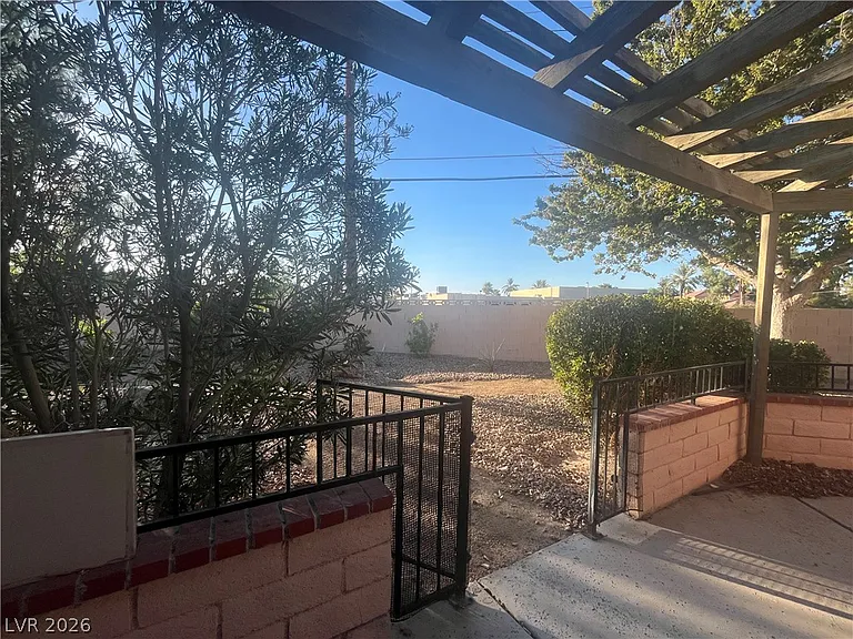3611 Laguna Del Sol Dr — Photo 5