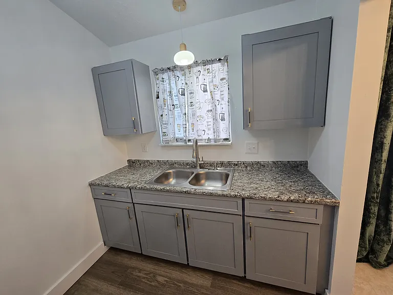 479 Zahn Dr #C — Photo 3