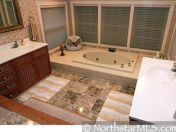 3rd image of 2805 Woods Trl S