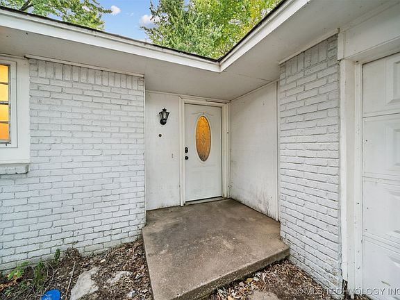 3rd image of 103 N Wortman Pl