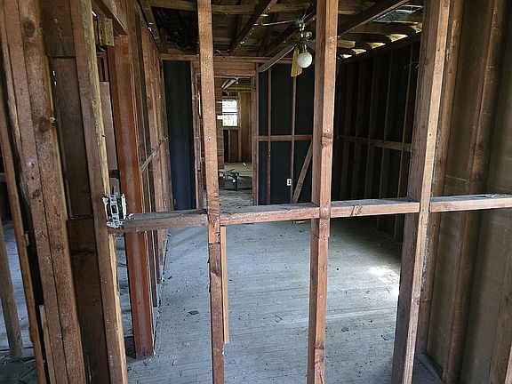 2nd image of 1852 Old Savannah Rd