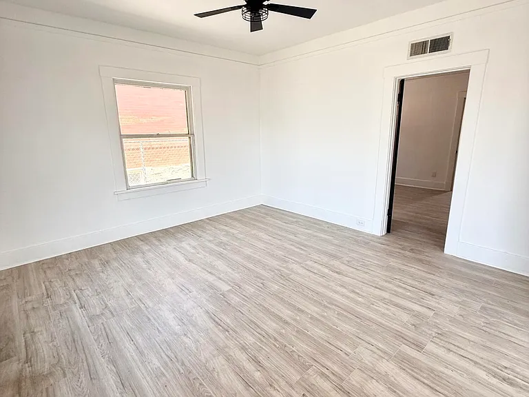 3203 Frankfort Ave — Photo 4