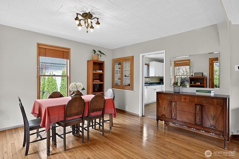5th image of 3931 Friday Avenue
