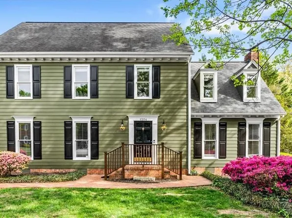 1204 Hounslow Dr, Greensboro, NC 27410