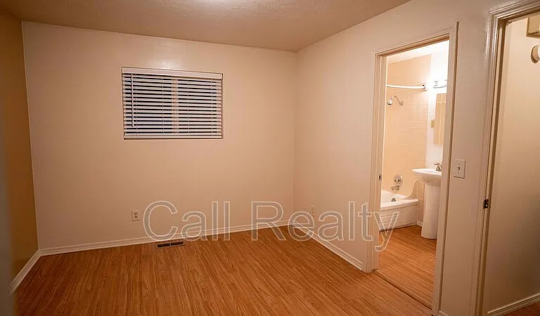 5223 N Crestline St — Photo 7
