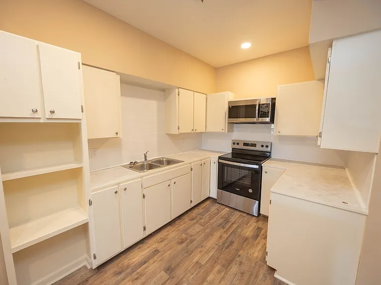 2043 Hazel Hedge Ln — Photo 8
