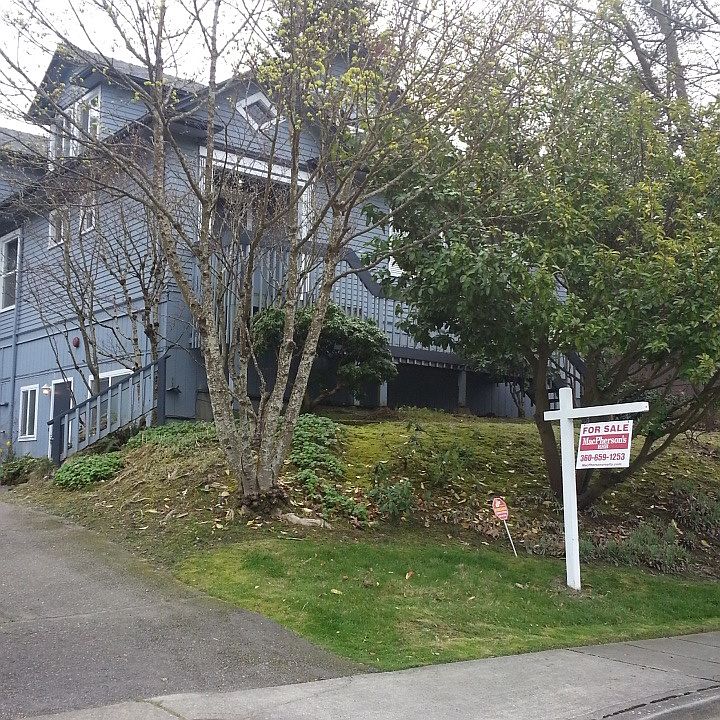 2nd image of 3827 Grand Ave