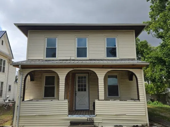 619 N Madison St, Clinton, IL 61727