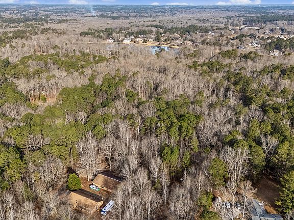 5th image of 243 Busbin Rd