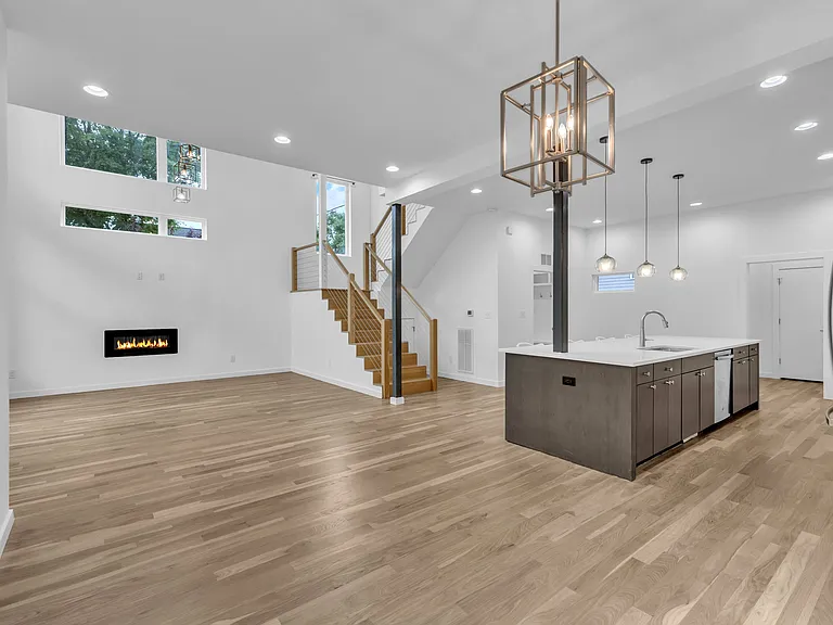 304 S Tarboro St — Photo 15