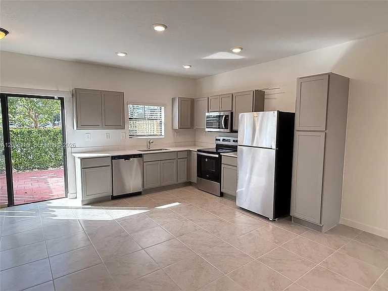 540 NE 1st Dr #0 — Photo 4