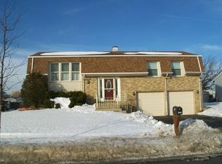 1454 Haise Ln, Elk Grove Village, IL 60007