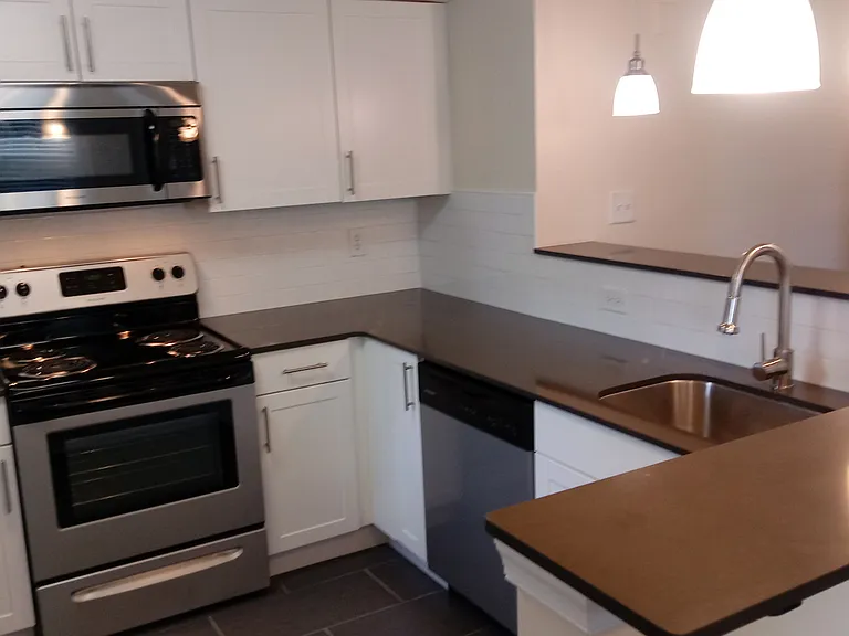304 N Wayne Ave — Photo 3