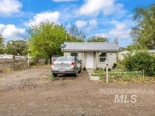222 W Owyhee Ave, Homedale, ID 83628