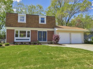 2311 Springhill Ln, Lindenhurst, IL 60046