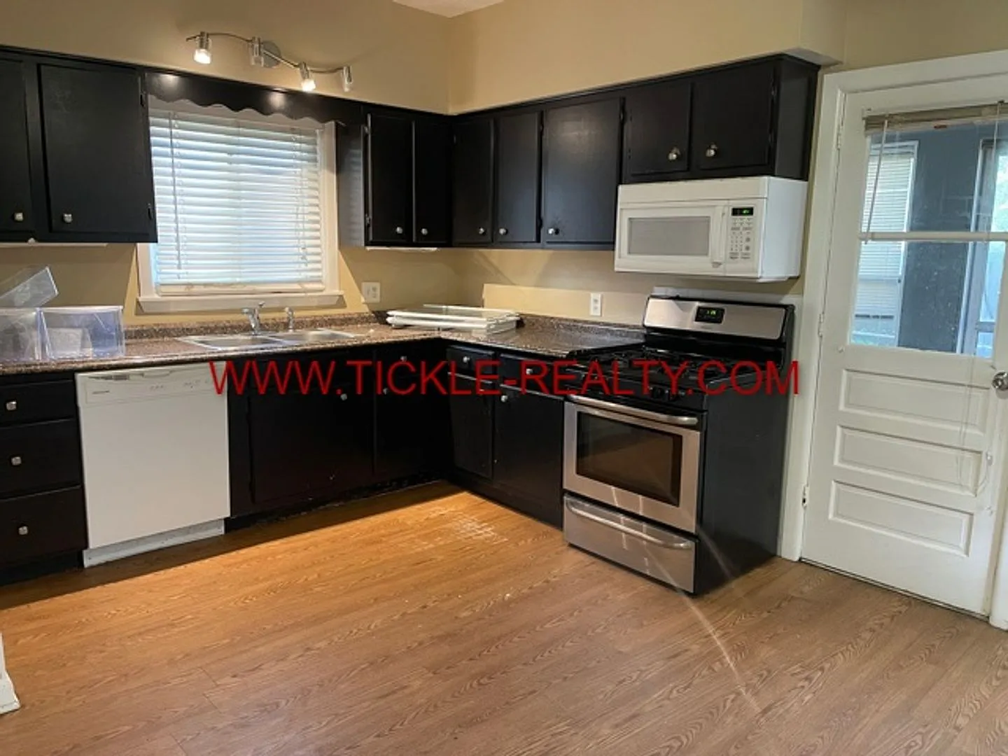 3 BR Single Family Home in Swillburg!! — Photo 2