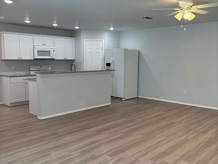 5515 Kemper St — Photo 5